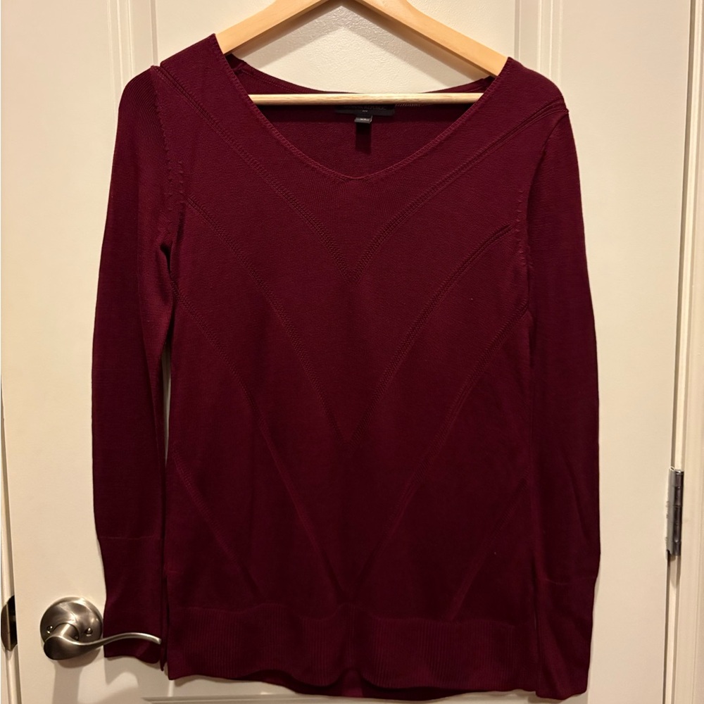 Banana Republic burgundy lightweight v-neck sweater